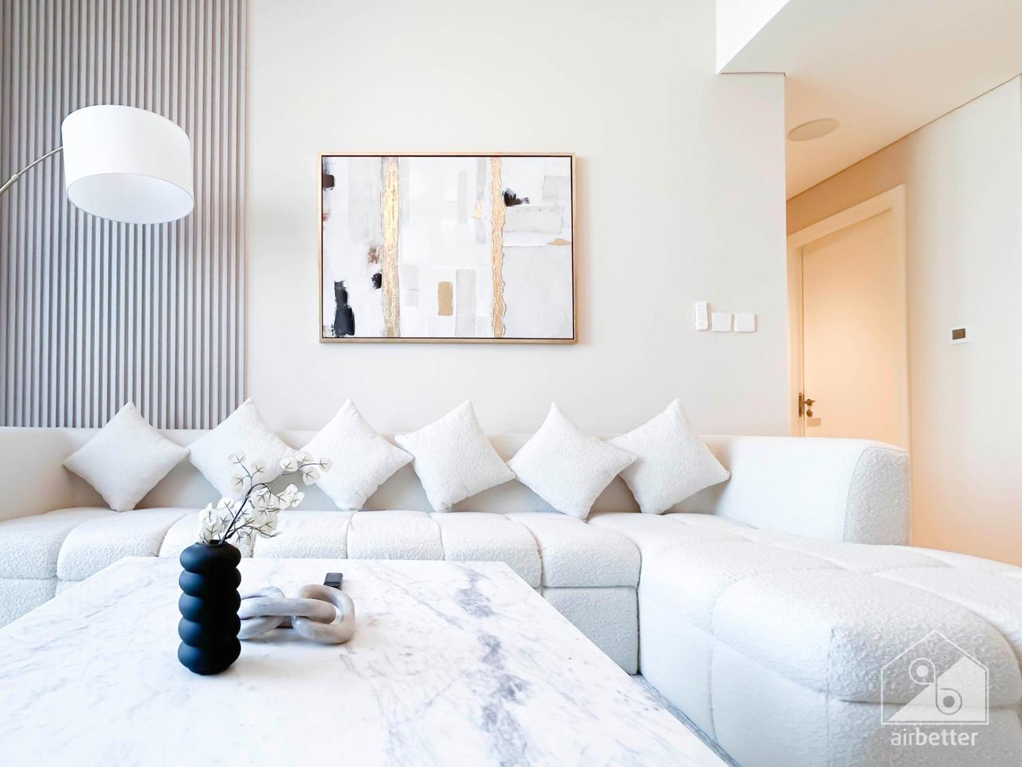 Elegant 1b Apt&balcony In The Heart Of Creek *