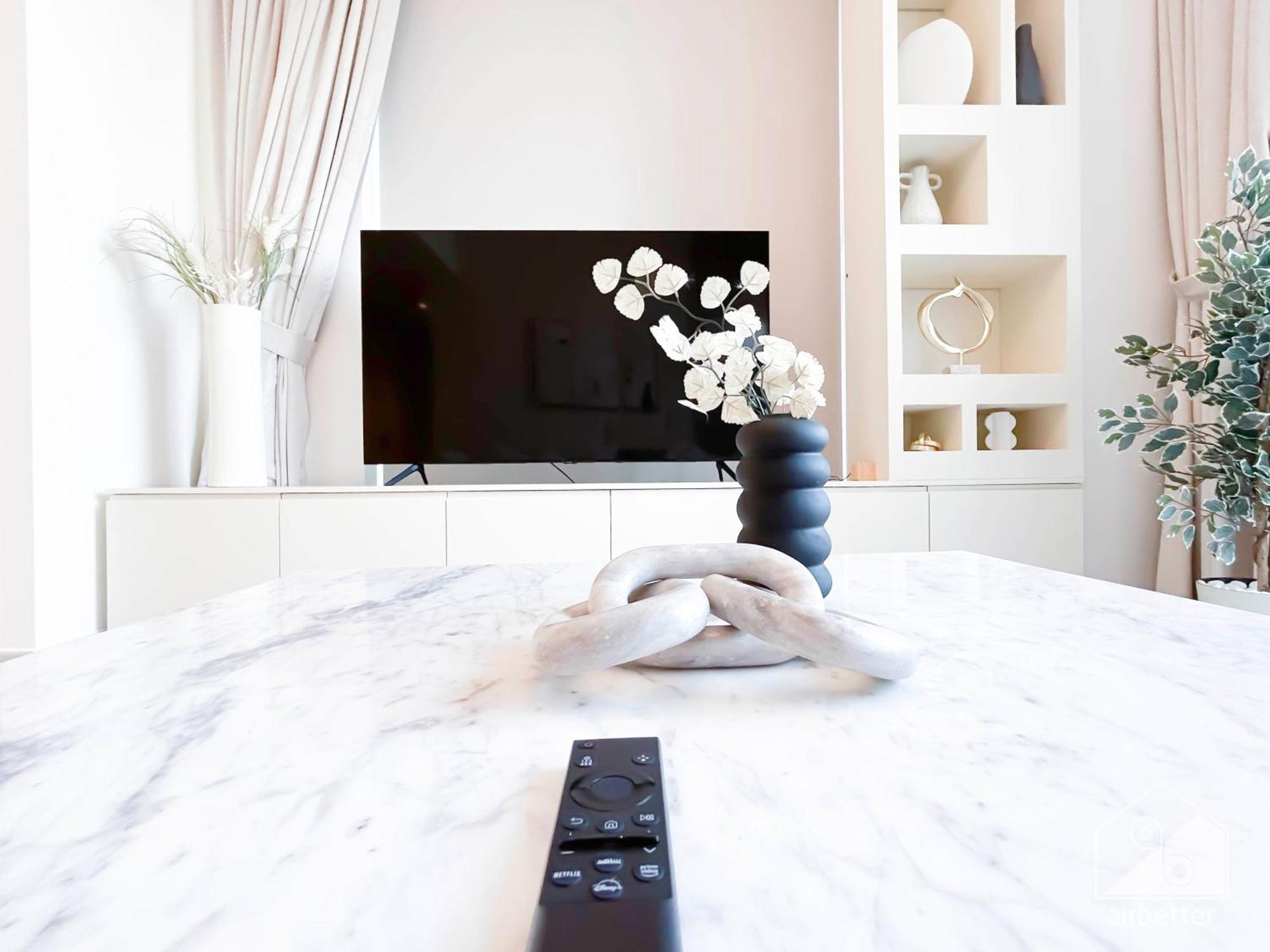 Elegant 1b Apt&balcony In The Heart Of Creek *